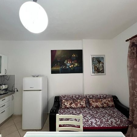 Vivi La Tua Vacanza Con L'Appartamento 1 Di Ervin! Enjoy Your Holiday With Ervin'S Apartment 1! Vlore Ngoại thất bức ảnh