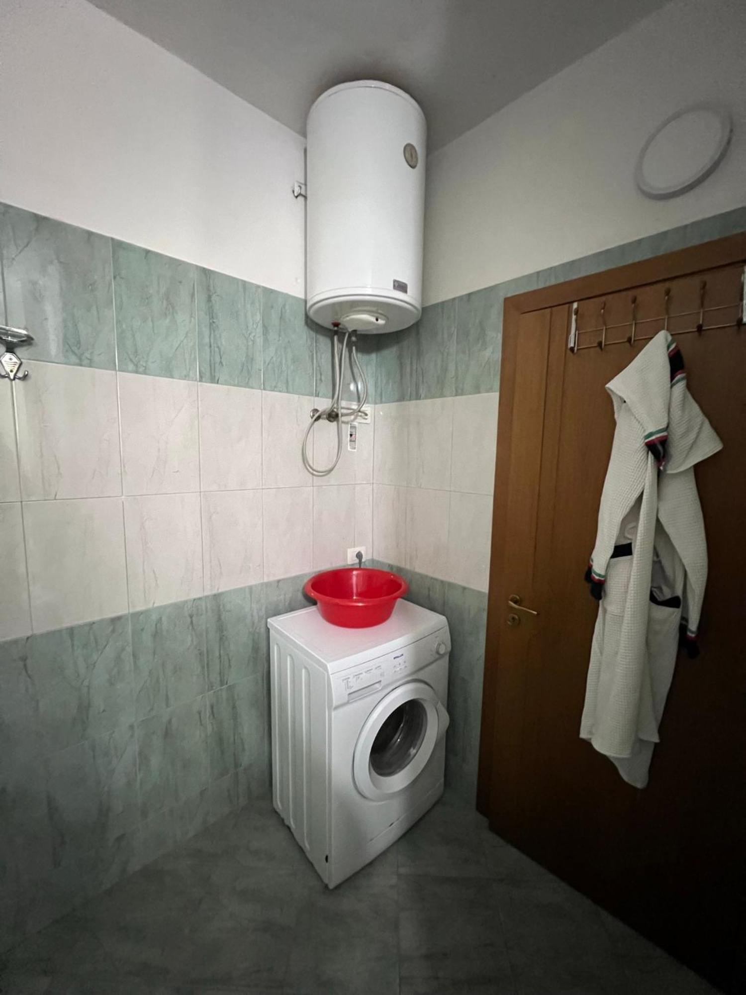 Vivi La Tua Vacanza Con L'Appartamento 1 Di Ervin! Enjoy Your Holiday With Ervin'S Apartment 1! Vlore Ngoại thất bức ảnh