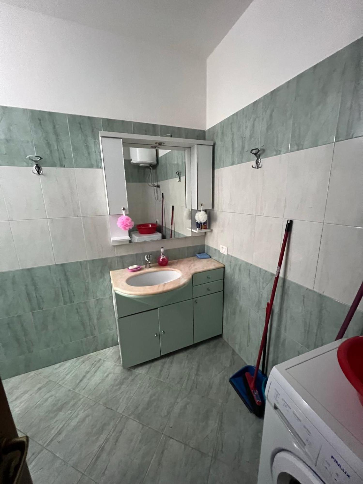 Vivi La Tua Vacanza Con L'Appartamento 1 Di Ervin! Enjoy Your Holiday With Ervin'S Apartment 1! Vlore Ngoại thất bức ảnh