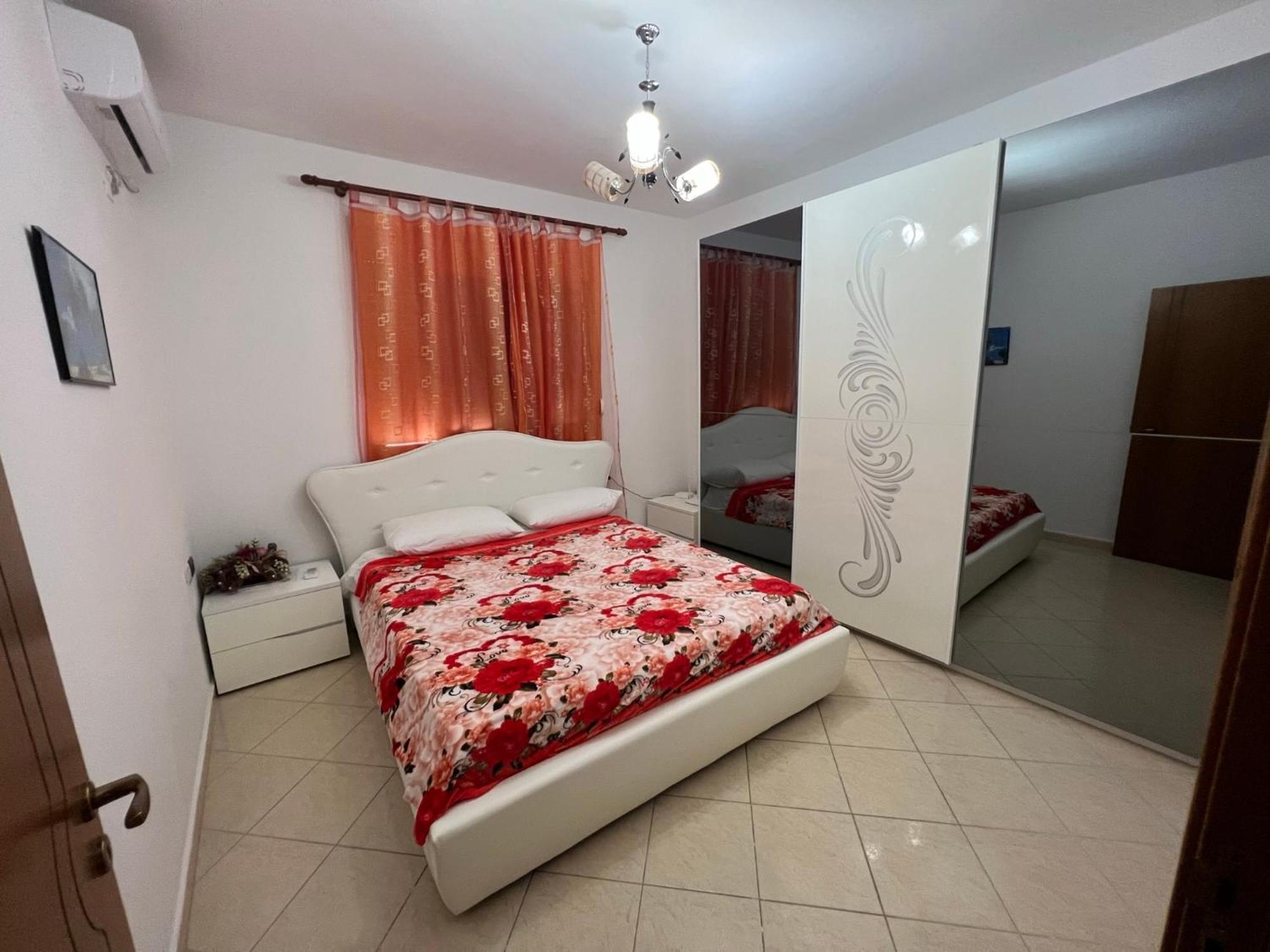 Vivi La Tua Vacanza Con L'Appartamento 1 Di Ervin! Enjoy Your Holiday With Ervin'S Apartment 1! Vlore Ngoại thất bức ảnh